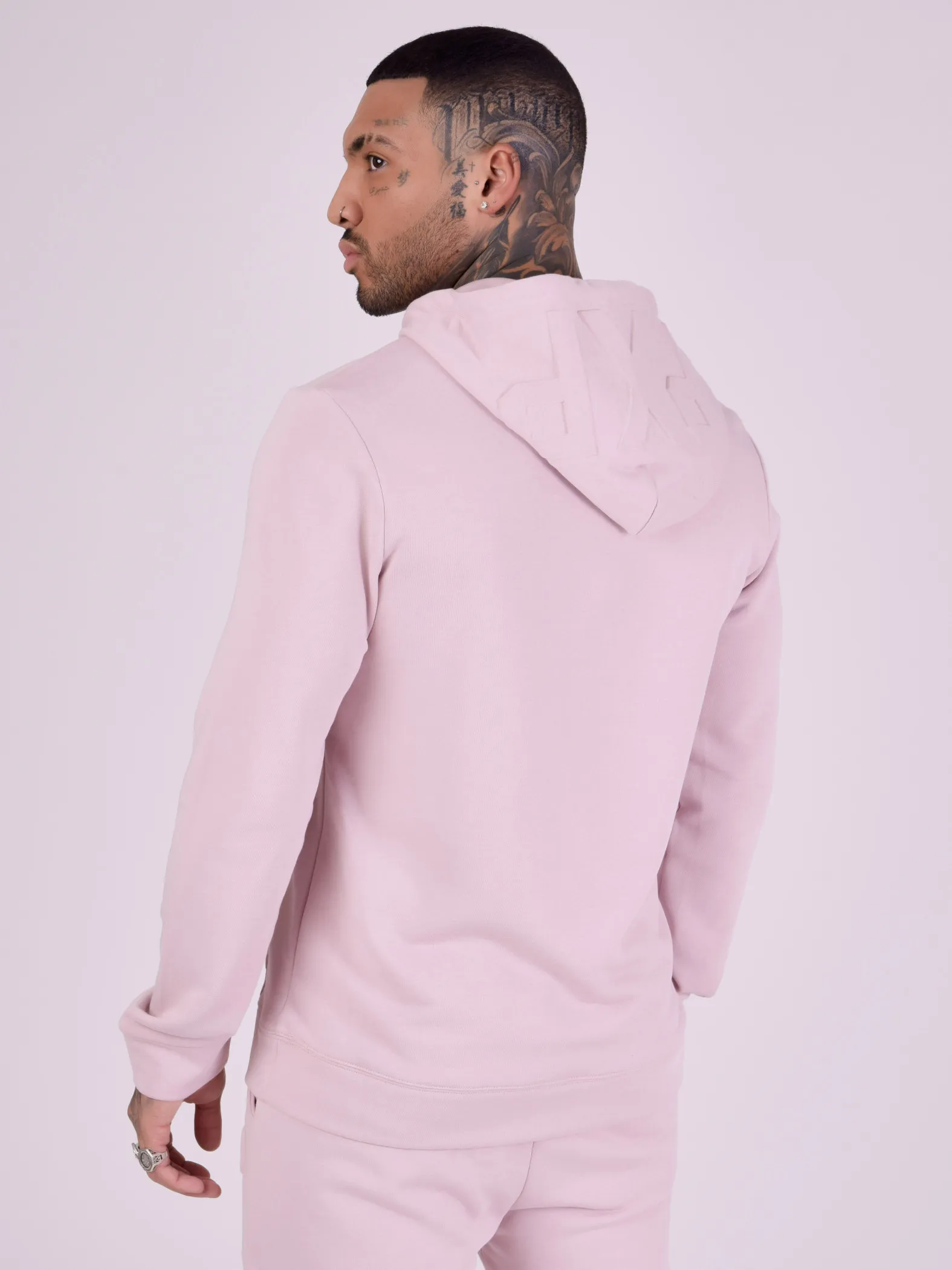 Sudadera con capucha y logotipo en relieve